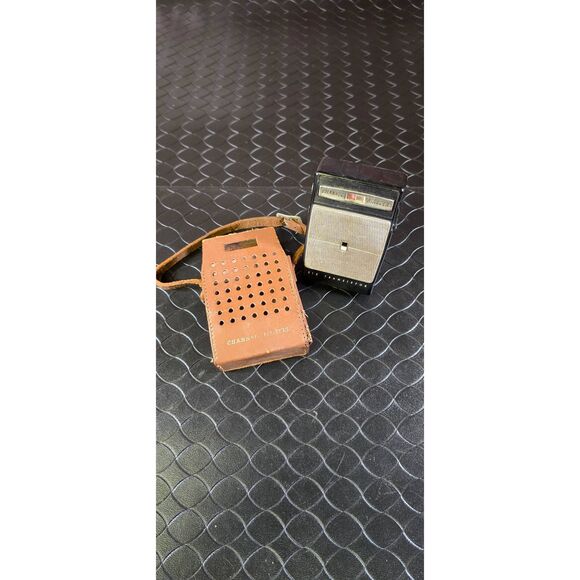 Vintage Channel Master 6 Transistor AM Radio - Picture 1 of 15